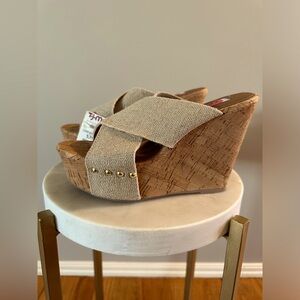 NWT Steve Madden size 6 wedges